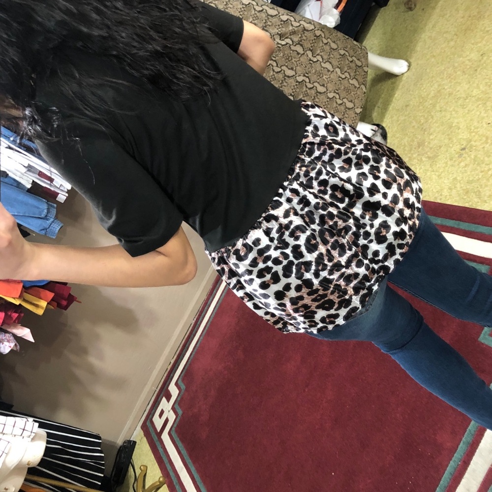 LAST 1! Leopard Hem Patchwork Short Sleeve T-shirt - Picture 2 of 5